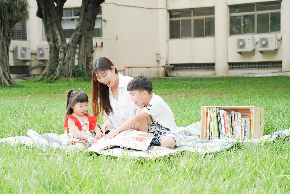 中市圖邀請市民家庭利用圖書資源，享受親子共讀好時光