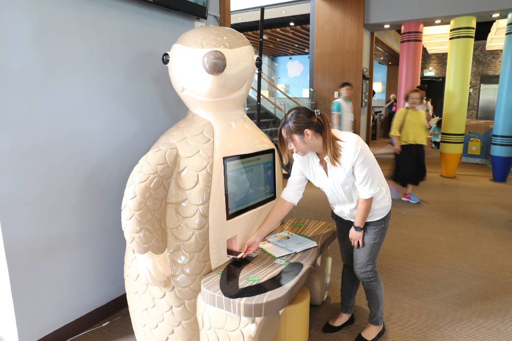 台中市李科永圖書館結合在地打造穿山甲造型自助借書機