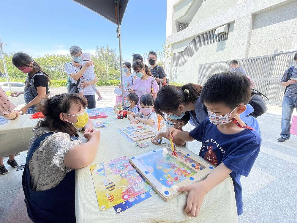 大甲及沙鹿親子館帶來教具讓家長與小朋友一起享受快樂時光