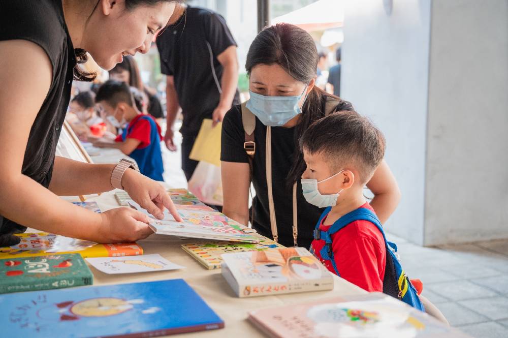 將優質的圖書資源帶入社宅，也能在好宅內播下溫暖家庭的閱讀種子