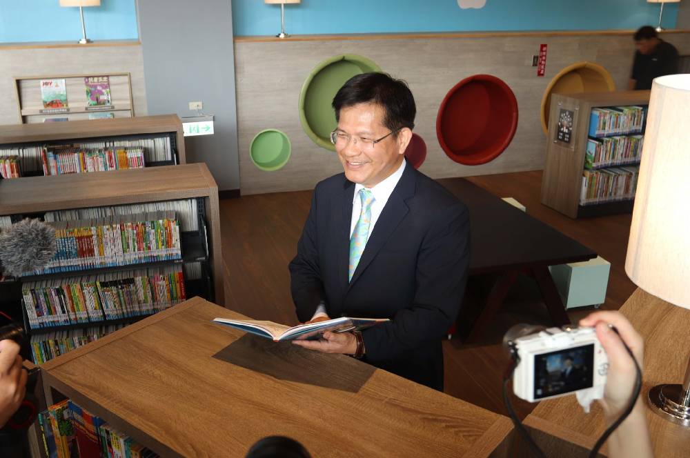 市長林佳龍表示李科永圖書館是充滿「水」、「綠」、「動」的環境，提供市民朋友休閒及知性空間