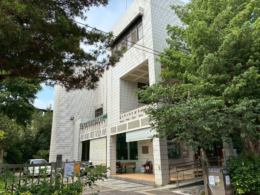 新社圖書館9月1日起閉館，臨時服務據點設於圖書館對面，繼續提供服務