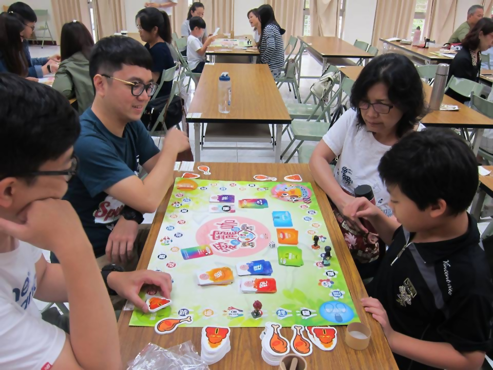 總館辦理「愛寵一生-愛寵咖桌遊體驗」學習寵物飼養知識與觀念
