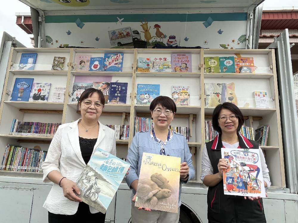 臺中市立圖書館推動「閱讀起步走」系列活動，以書香傳遞愛與溫暖