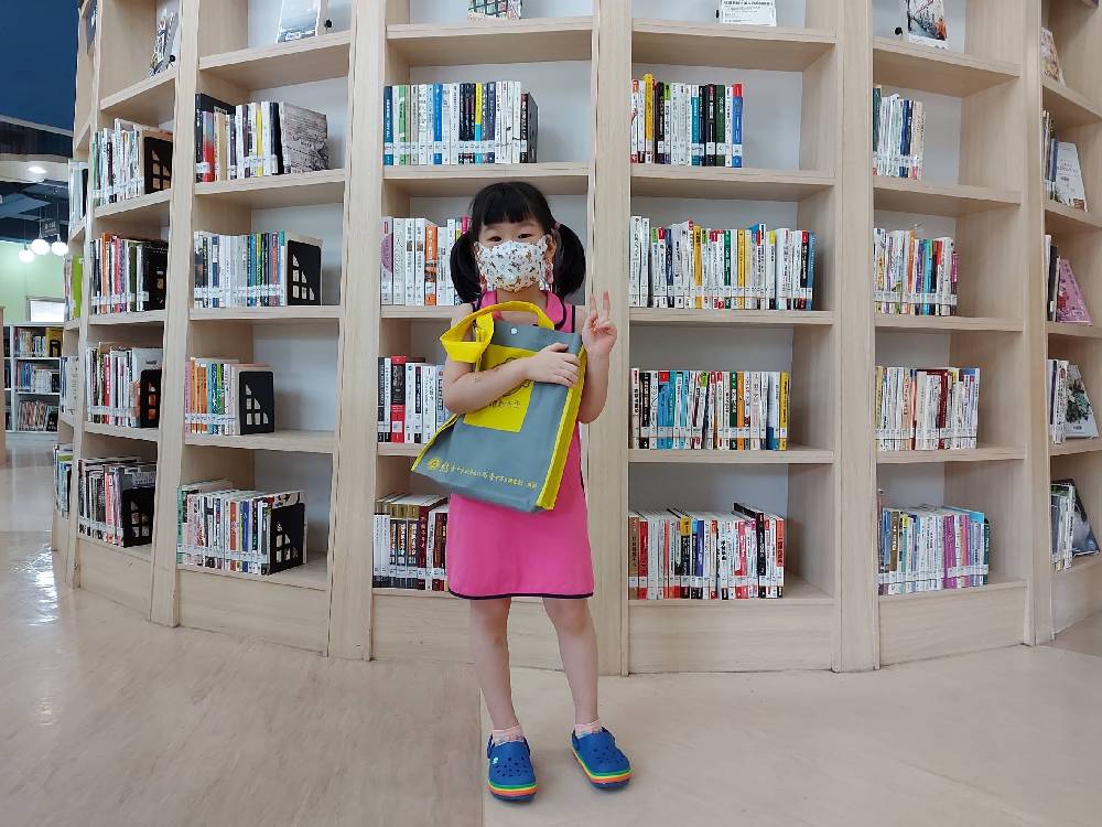 閱讀禮袋可至中市圖各館索取